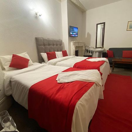 Saji Hotel Илфорд Екстериор снимка