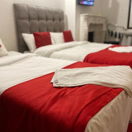 Saji Hotel Илфорд Екстериор снимка