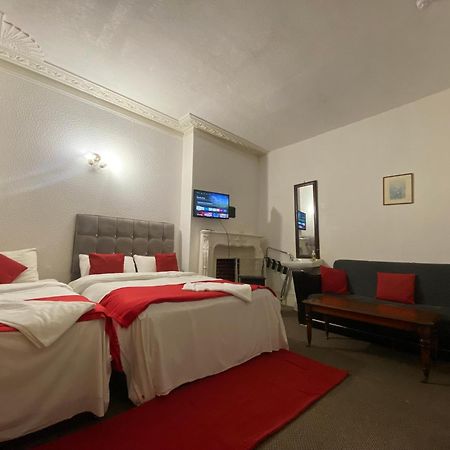 Saji Hotel Илфорд Екстериор снимка
