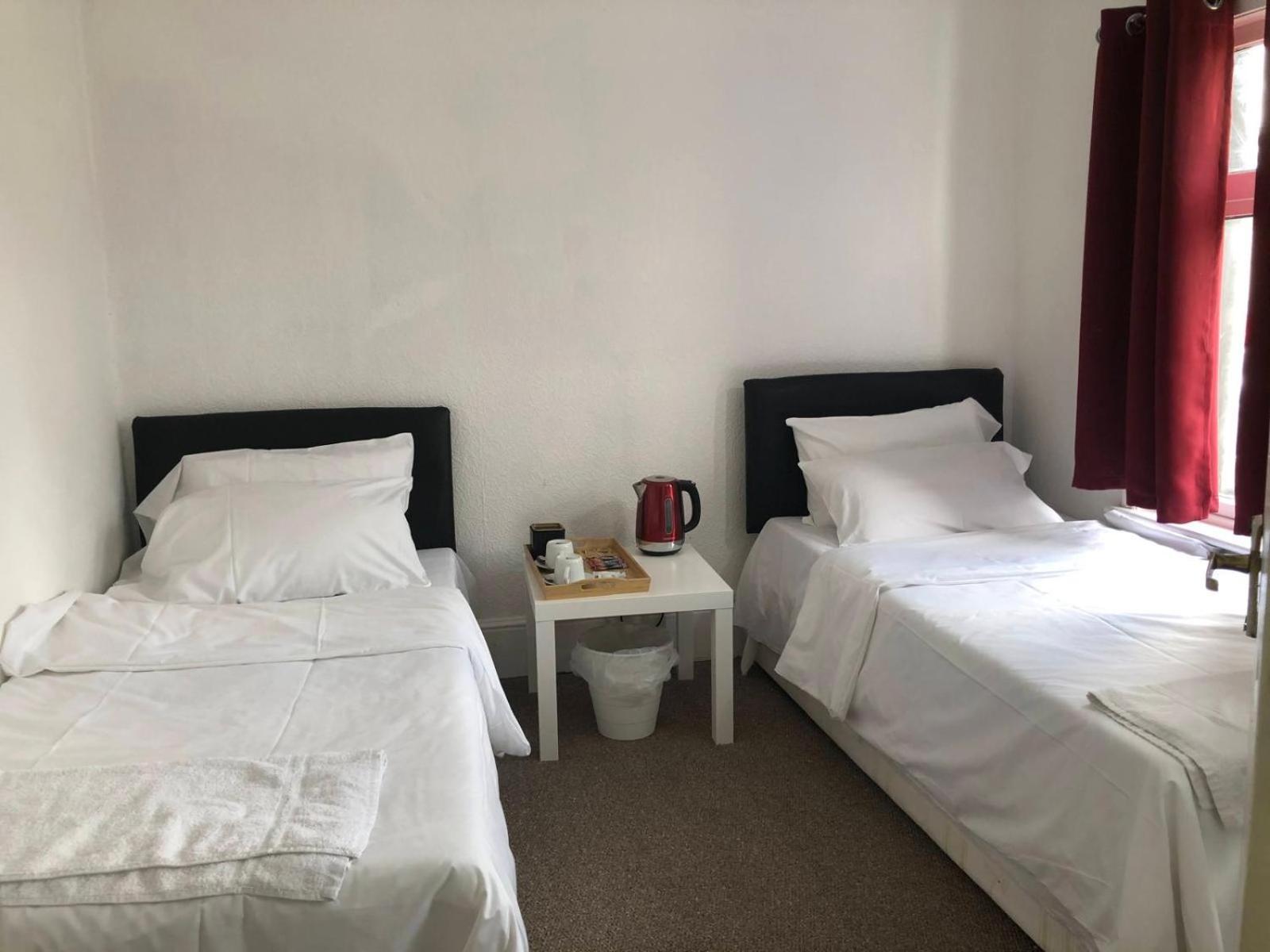 Saji Hotel Илфорд Екстериор снимка