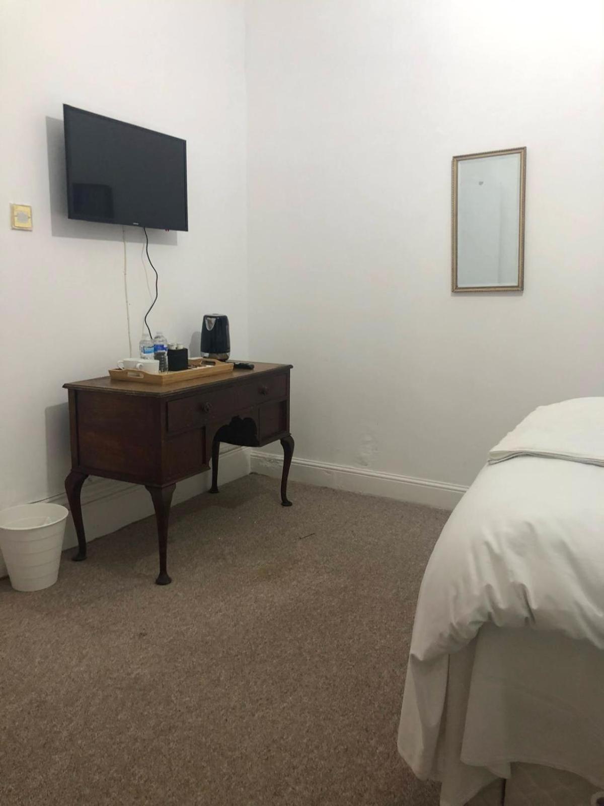 Saji Hotel Илфорд Екстериор снимка