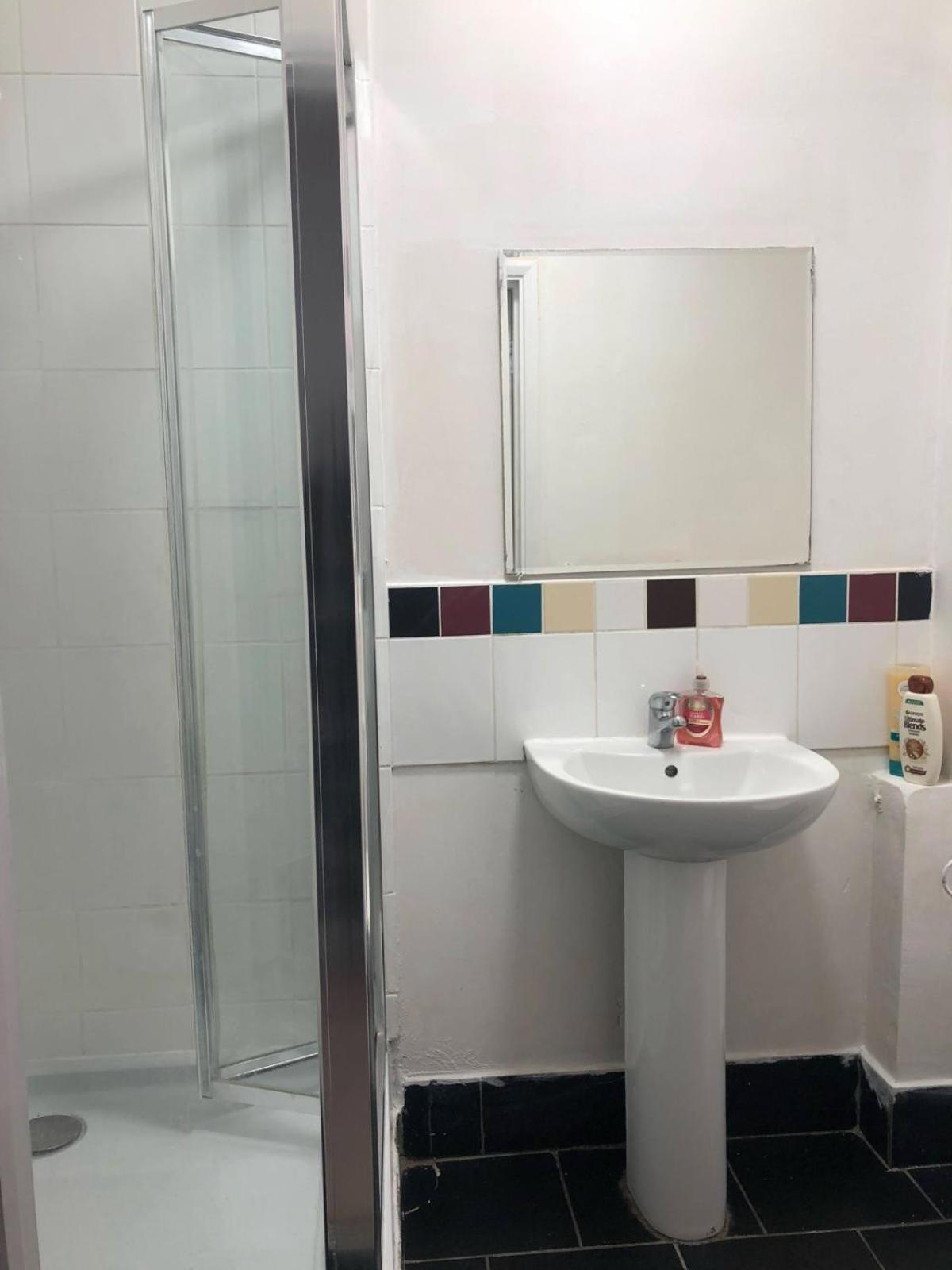 Saji Hotel Илфорд Екстериор снимка