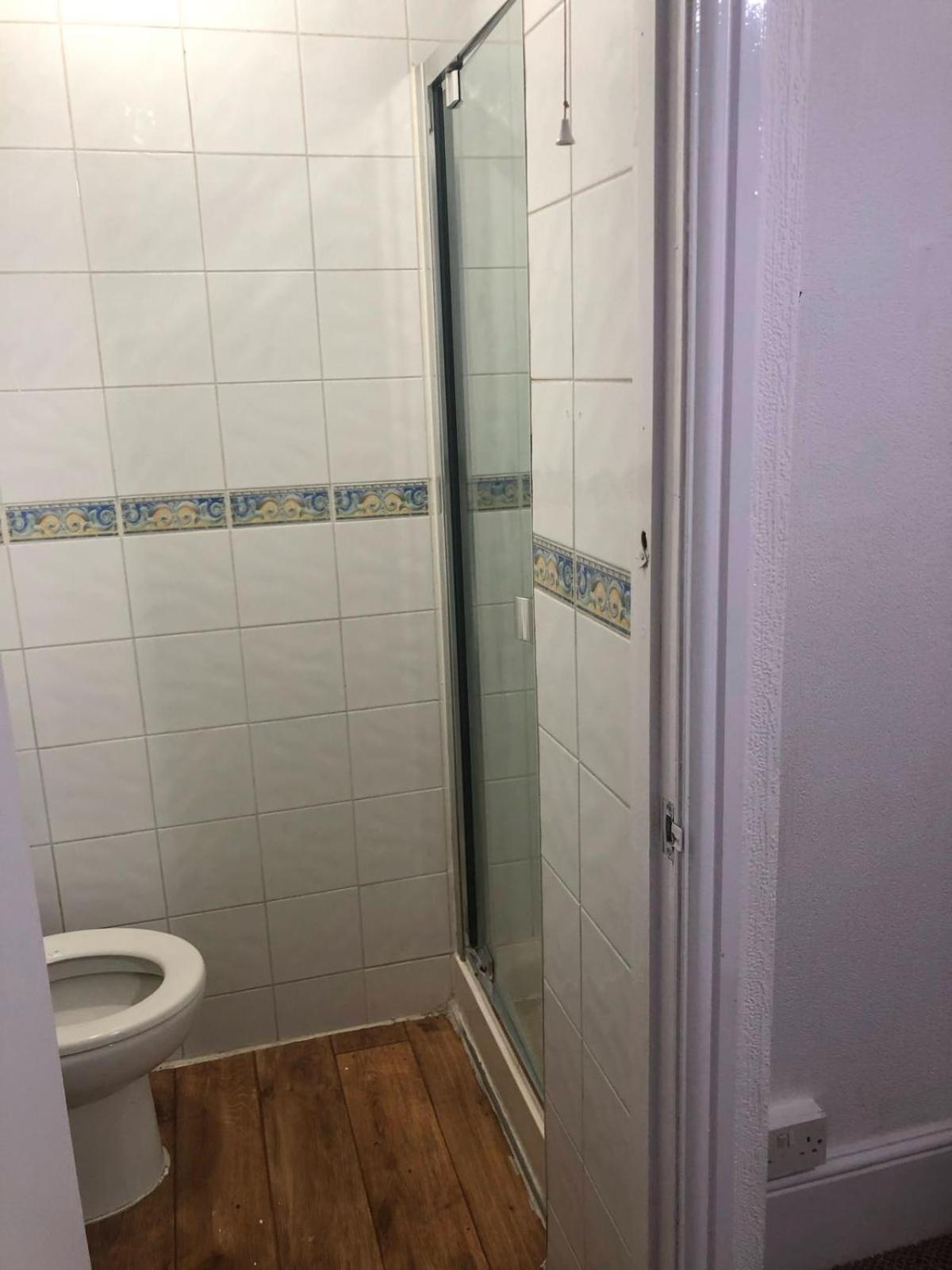 Saji Hotel Илфорд Екстериор снимка