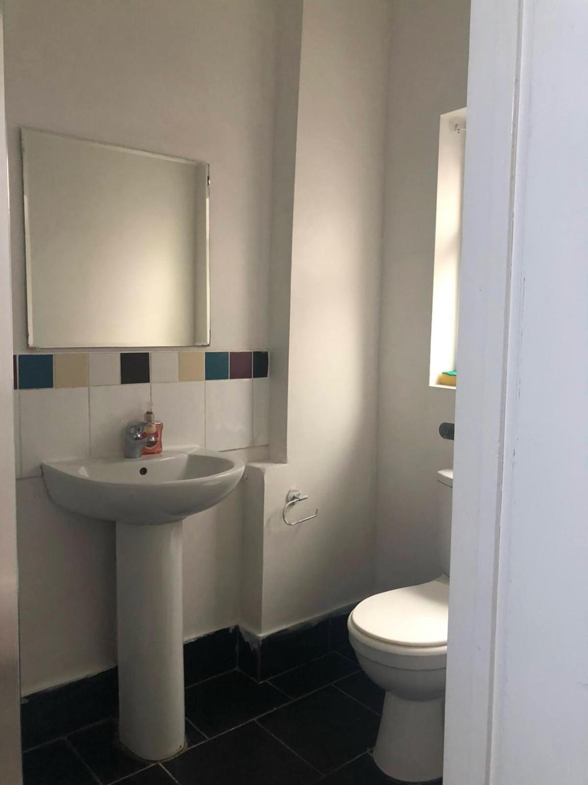 Saji Hotel Илфорд Екстериор снимка