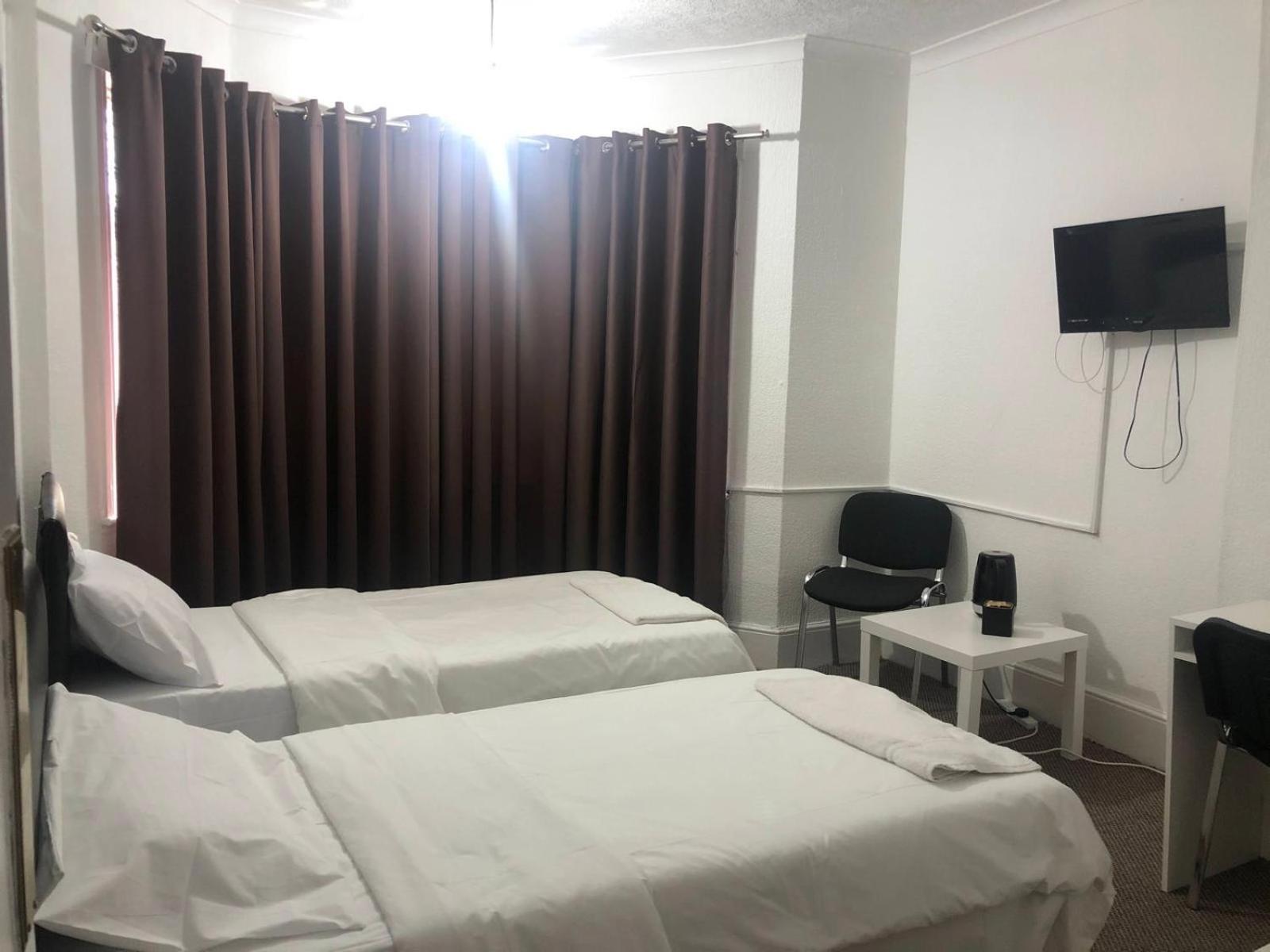 Saji Hotel Илфорд Екстериор снимка