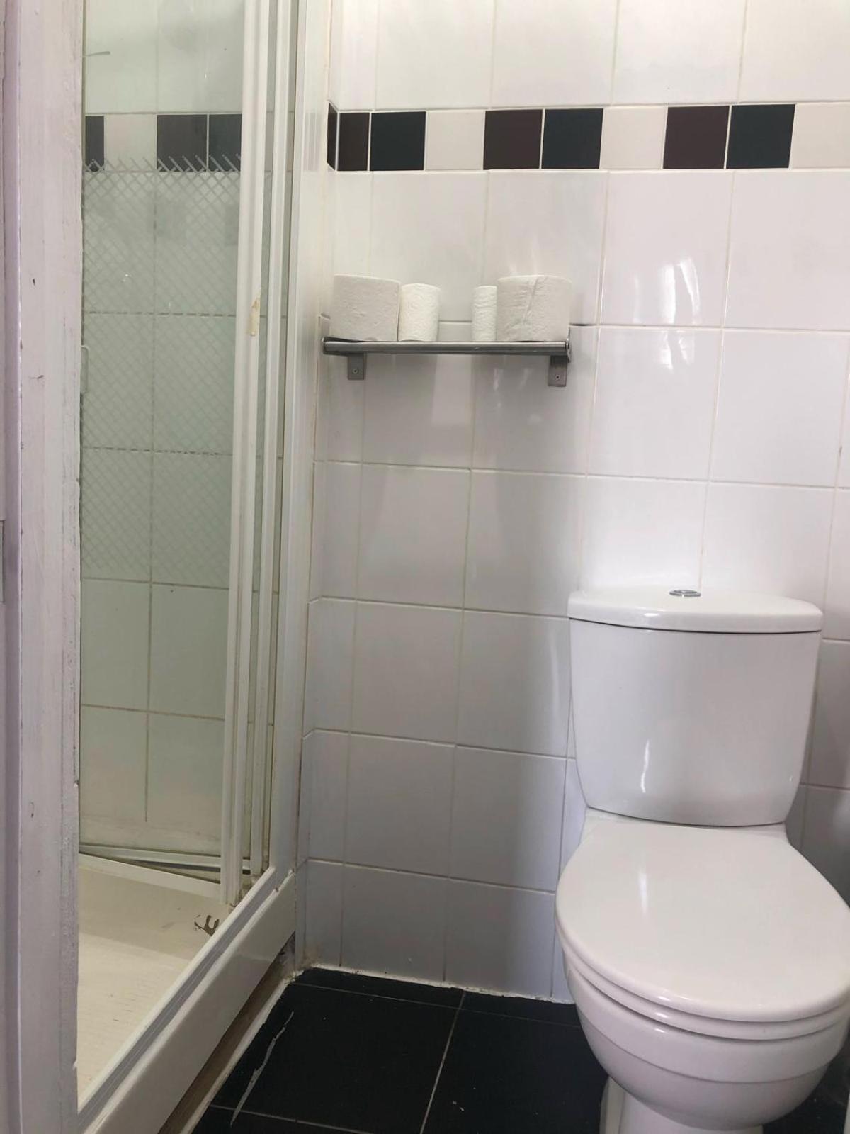 Saji Hotel Илфорд Екстериор снимка