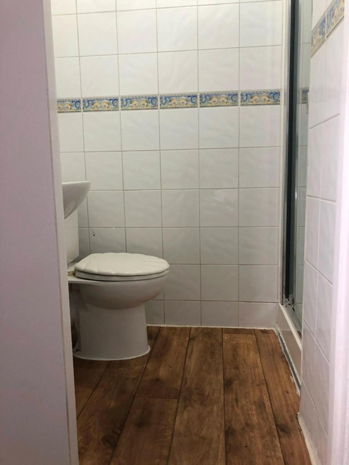 Saji Hotel Илфорд Екстериор снимка