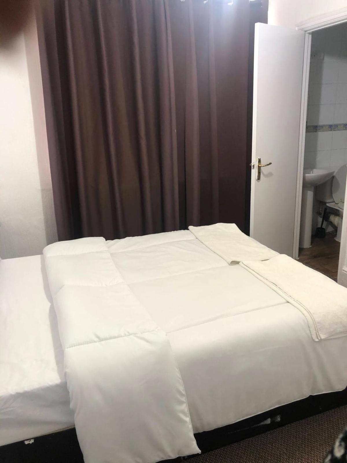 Saji Hotel Илфорд Екстериор снимка