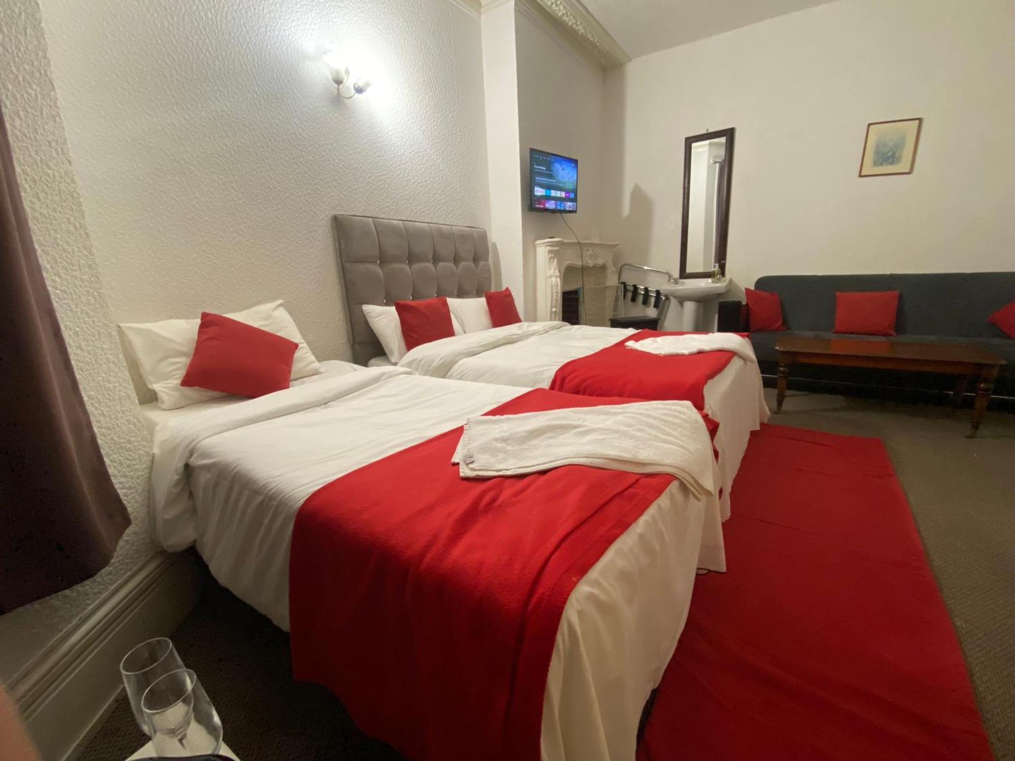 Saji Hotel Илфорд Екстериор снимка