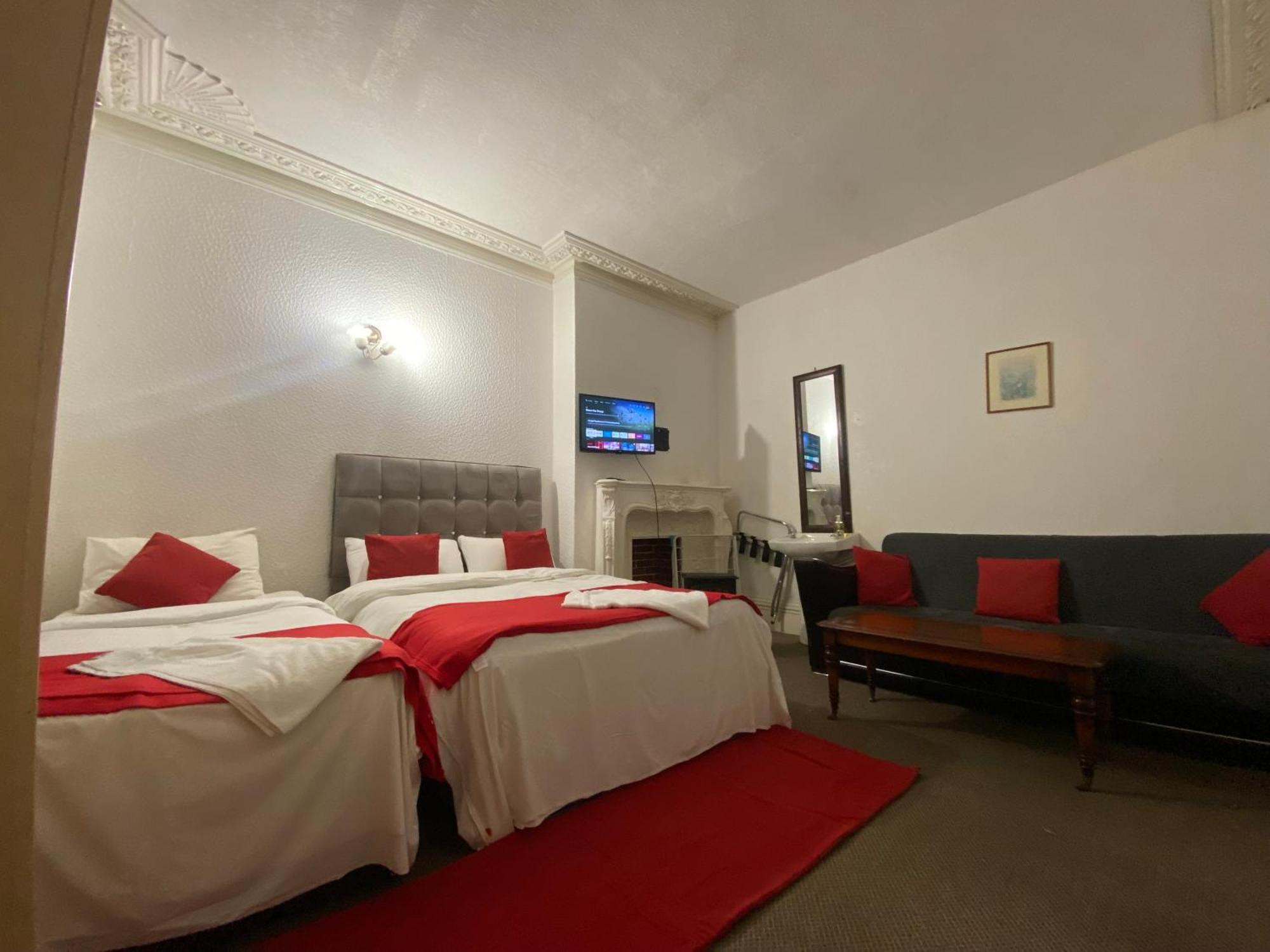 Saji Hotel Илфорд Екстериор снимка