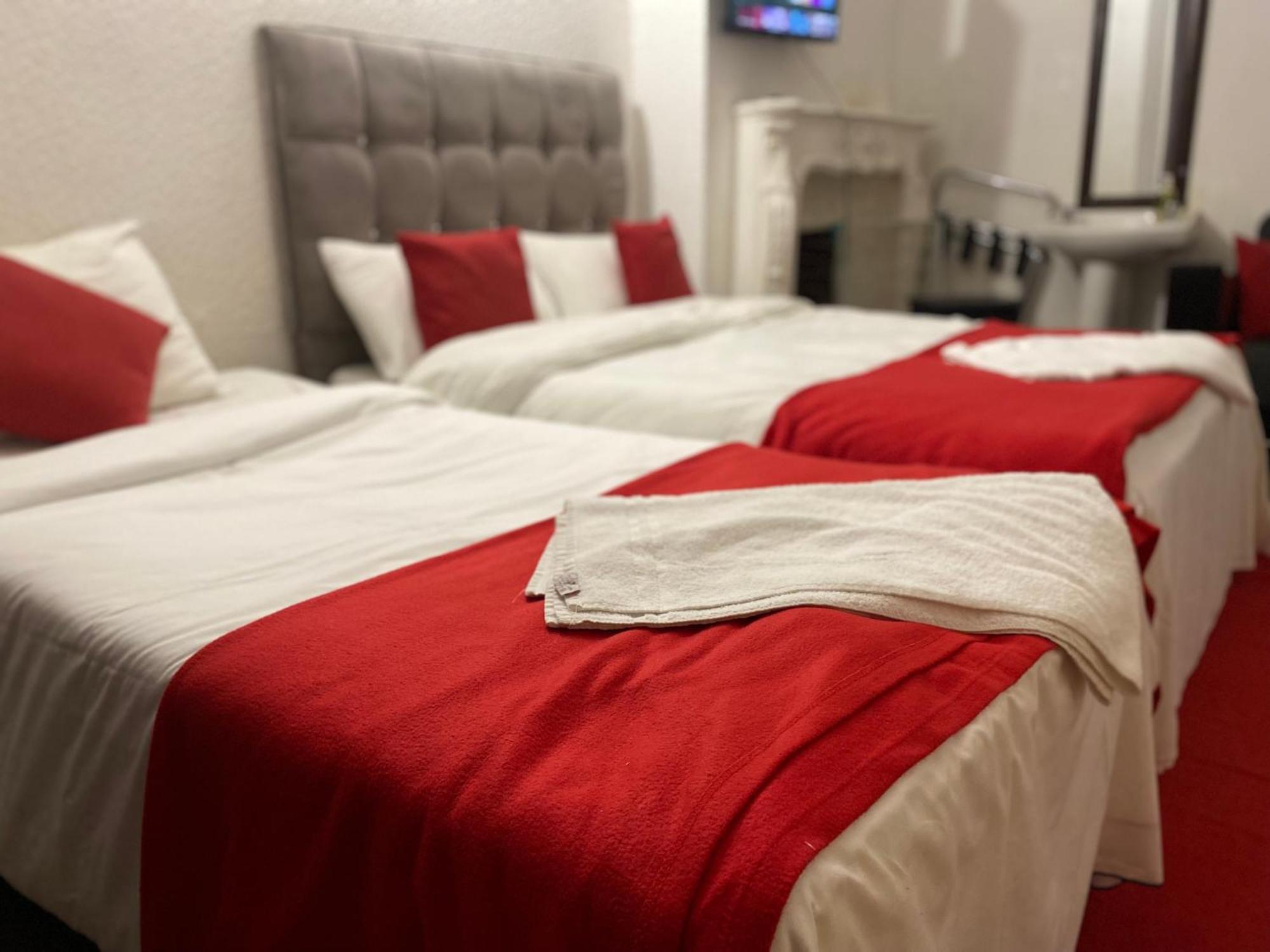 Saji Hotel Илфорд Екстериор снимка